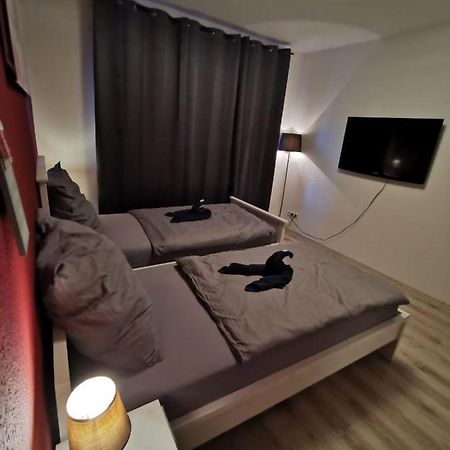 Liebevoll Eingerichtete Ferienwohnung - Zentrale Lage - Netflix & Paytv Wilhelmshaven Kültér fotó
