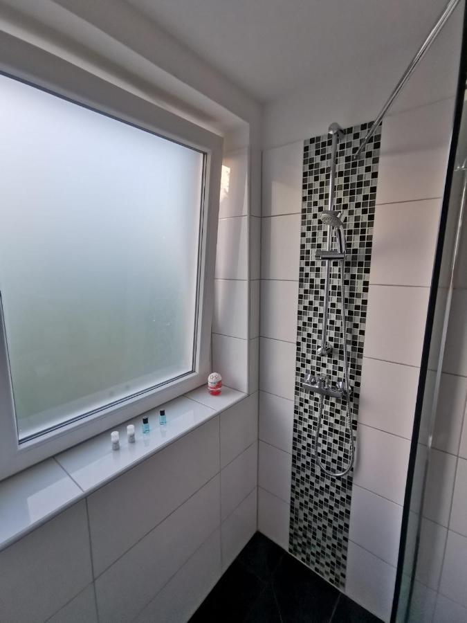 Liebevoll Eingerichtete Ferienwohnung - Zentrale Lage - Netflix & Paytv Wilhelmshaven Kültér fotó